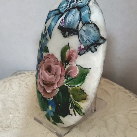 Handmade Roses Buds and Bells on Natural Rock, Hand painted Rock with Pink Roses - Picture 3 of 7